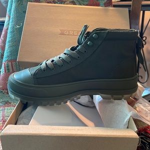 LAST CALL PRICE. :ORIGINAL GREATS NIB NEVER EVEN TRIED (i have four pairs)